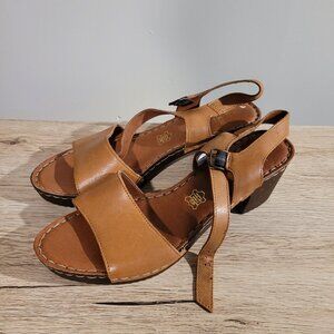The Walking Company Leather Heeled Sandals SZ 41